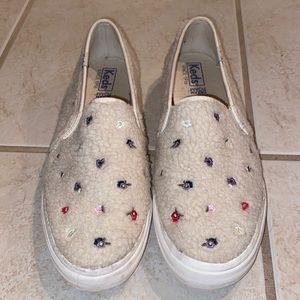Ked Dream Foam fuzzy embroidered shoes size 8.5